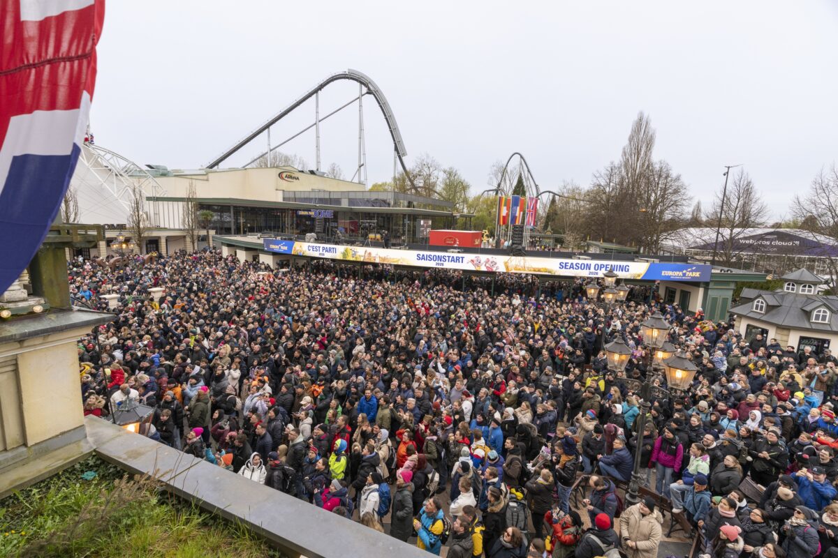 Europa-Park viele Besucher bei der Eröffnung der Saison 2026