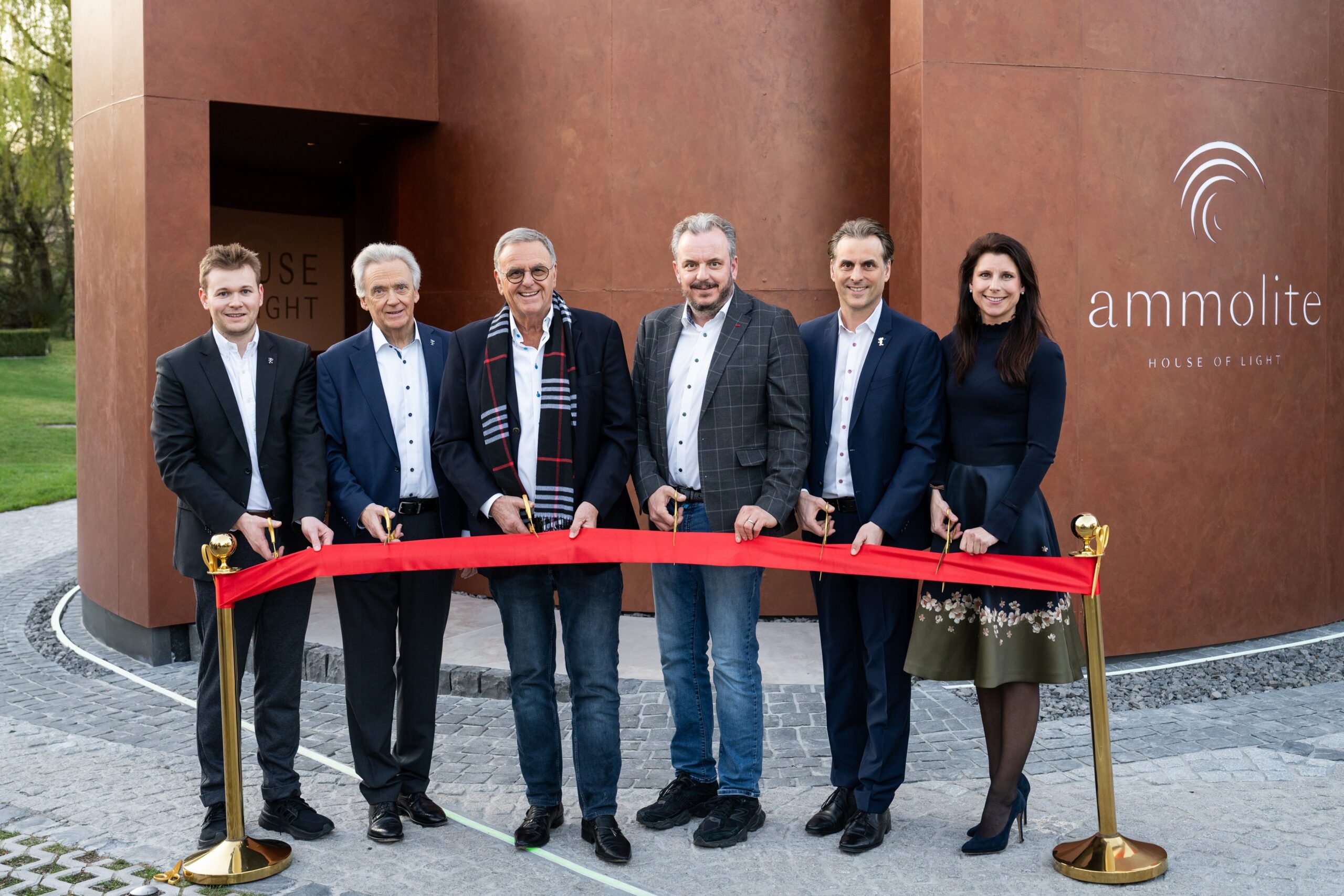 Die Gesellschafter des Europa-Park eröffnen das neue "Ammolite - House of Light" feierlich